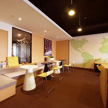Iu Hotel Urumqi Shinianzi Bus Station Екстер'єр фото