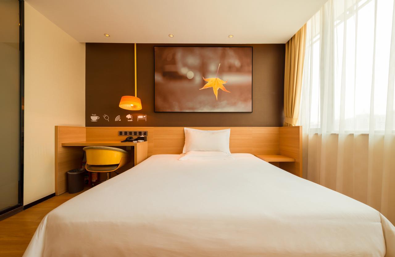 Iu Hotel Urumqi Shinianzi Bus Station Екстер'єр фото