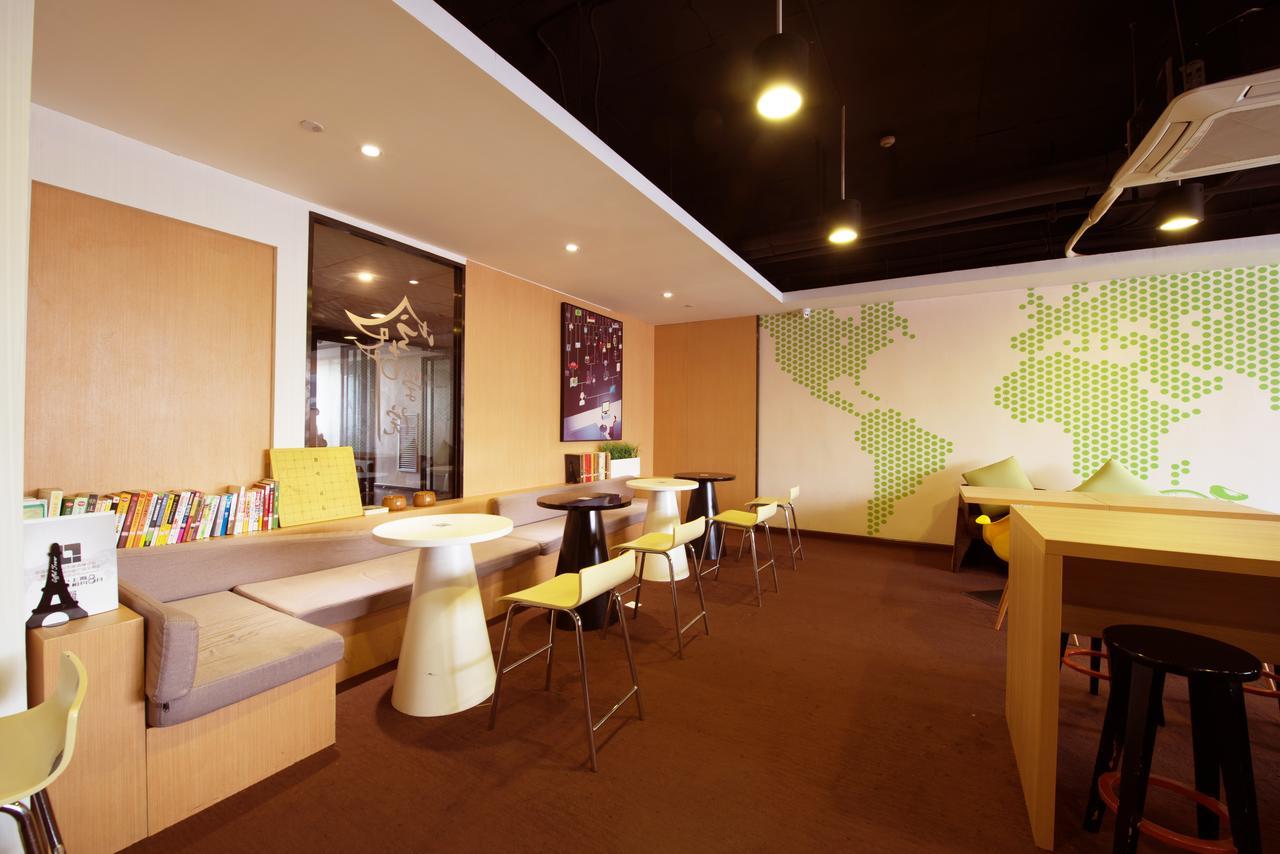Iu Hotel Urumqi Shinianzi Bus Station Екстер'єр фото